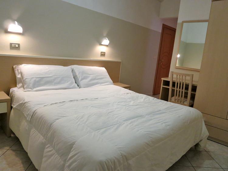 רימיני Hotel Romina מראה חיצוני תמונה