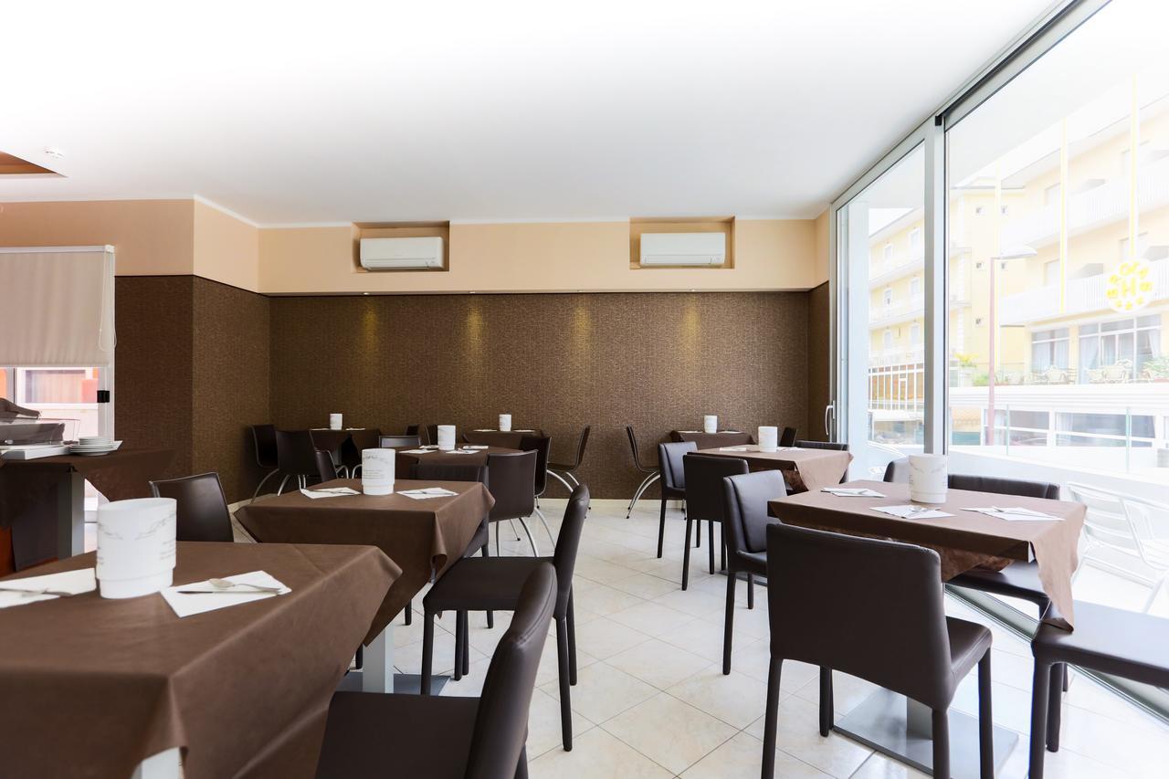 רימיני Hotel Romina מראה חיצוני תמונה