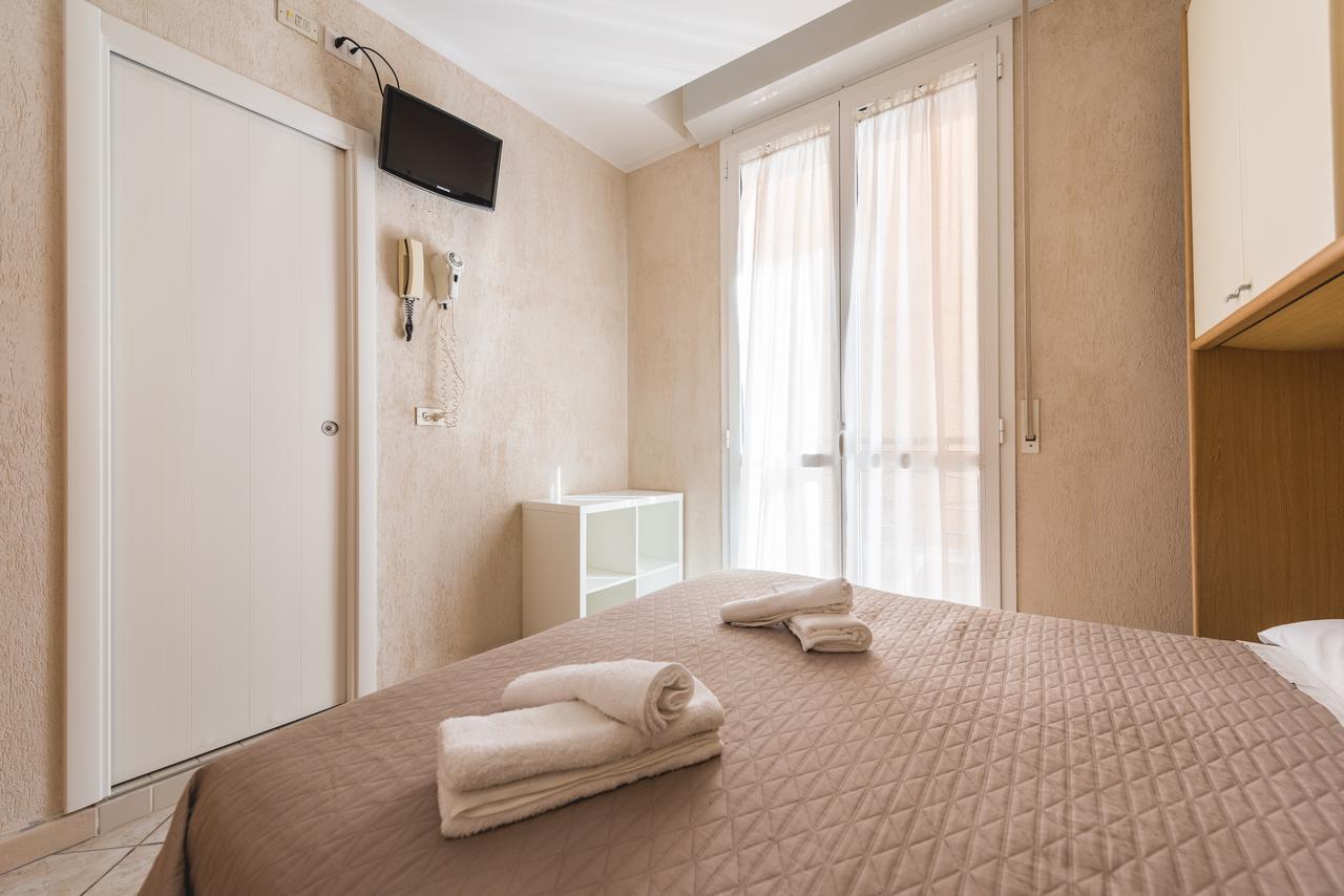 רימיני Hotel Romina מראה חיצוני תמונה