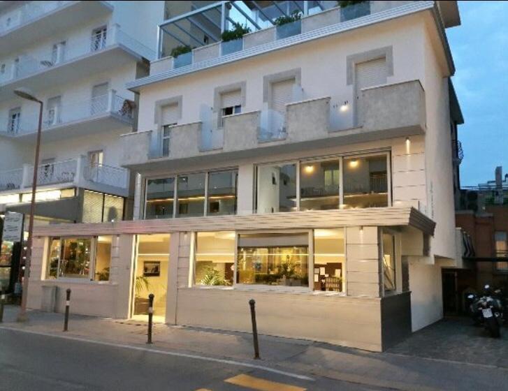 רימיני Hotel Romina מראה חיצוני תמונה